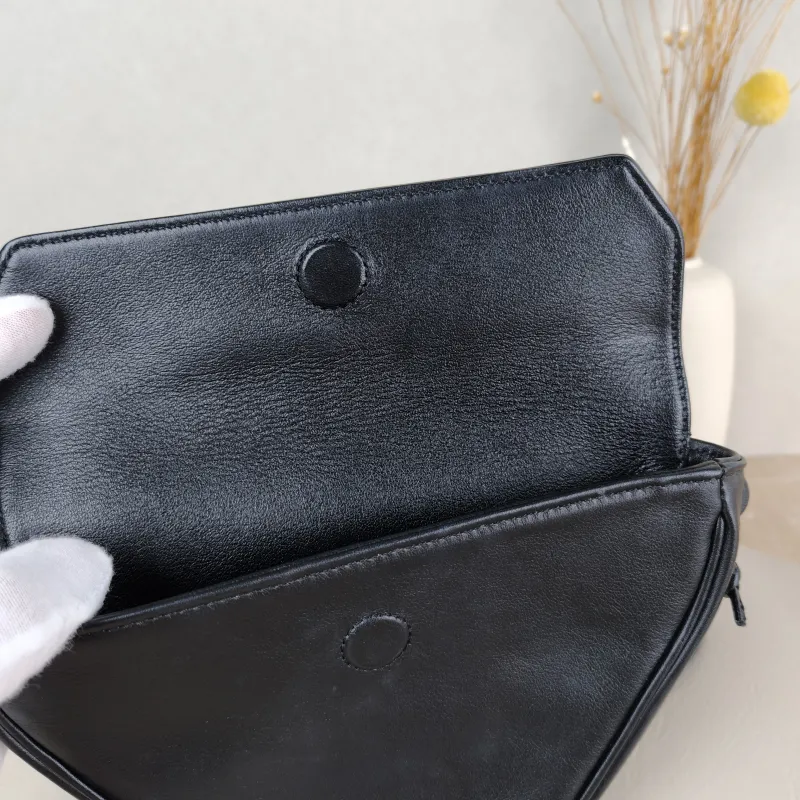 CELINE Crossbody Bag Crossbody Bag Black Calfskin 22 × 3.5 × 15 cm — detail view 7 of 8