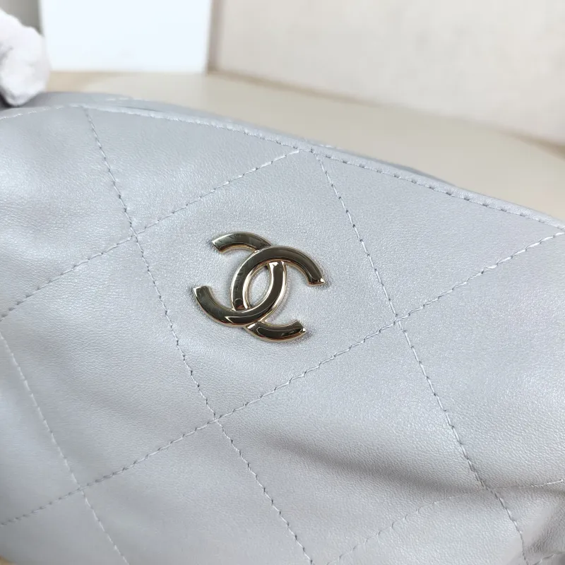Chanel Shoulder Bag hobo Grey Lambskin One Size 22 × 8 × 16 cm — detail view 1 of 10