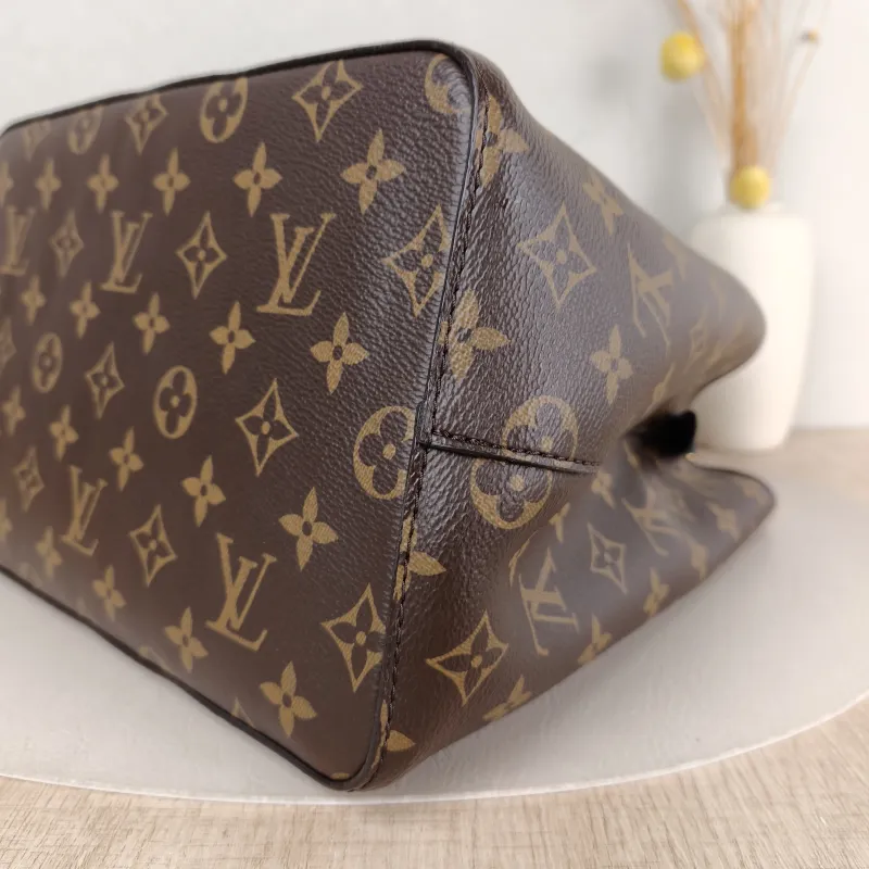 Louis Vuitton Shoulder Bag NÉONOÉ Bucket Bag Black PVC Medium 26 × 17.5 × 26 cm — detail view 6 of 10