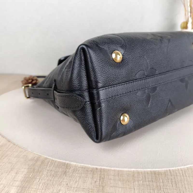Louis Vuitton Crossbody Bag Carryall Black Calfskin Small29.5 × 12 × 24 cm — detail view 12 of 13
