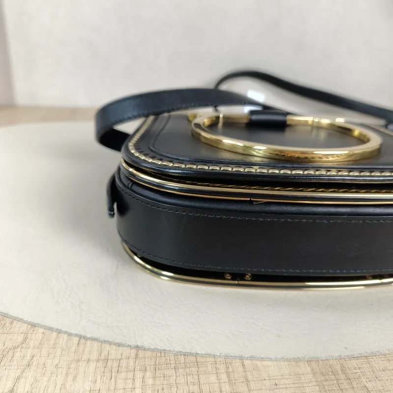 FERRAGAMO Shoulder Bag Shoulder Bag Black Calfskin One Size18 × 5 × 15 cm — detail view 9 of 12