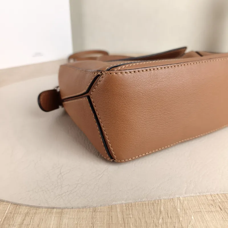 LOEWE Crossbody Bag Puzzle Caramel Calfskin Mini 18 × 8 × 12.5 cm — detail view 8 of 11