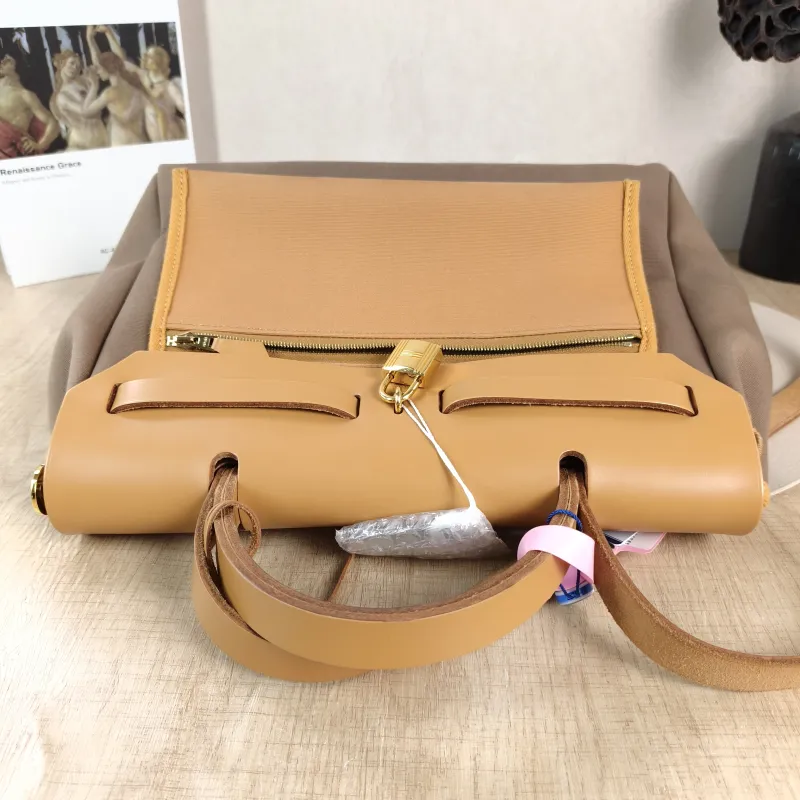 Hermès Crossbody Bag Herbag 31 Calfskin，Canvas Medium 30.5 × 11 × 25.5 cm B — detail view 4 of 13