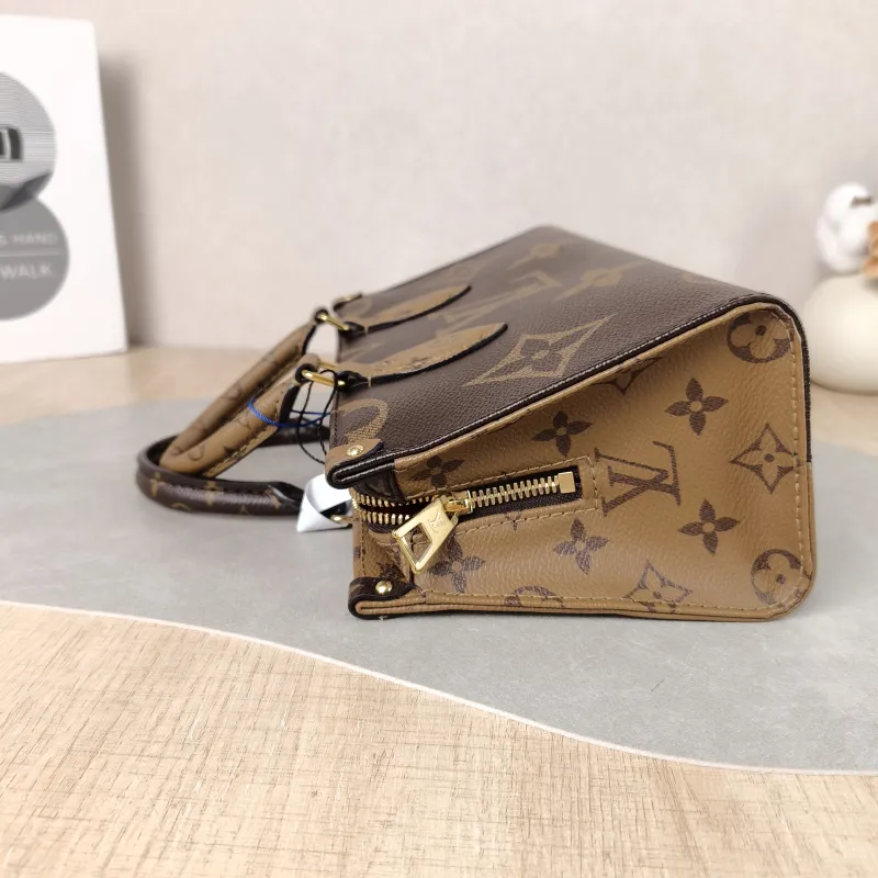 Louis Vuitton Crossbody Bag Onthego East West Monogram PVC Small 25 × 10 × 13 cm — detail view 4 of 11