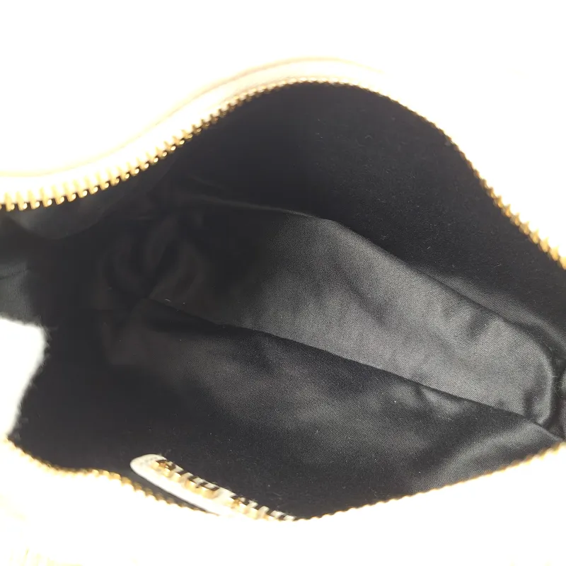 Miumiu Shoulder Bag Wander Matelassé Hobo White Lambskin Small20 × 6 × 17 cm — detail view 2 of 11