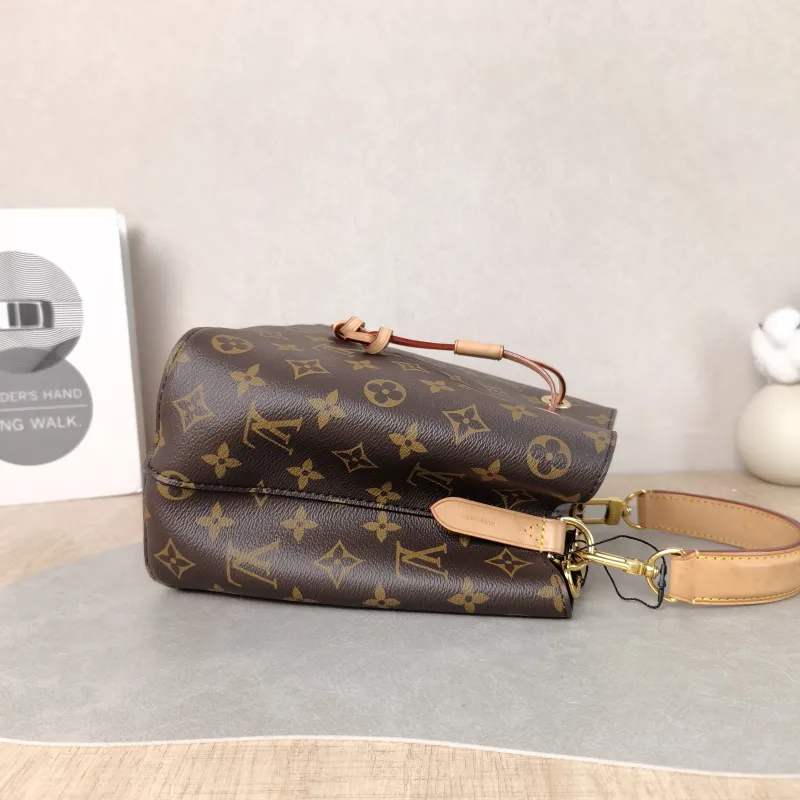 Louis Vuitton Crossbody Bag NÉONOÉ Bucket Bag BB Monogram PVC BB 20 × 13 × 20 cm — detail view 6 of 13