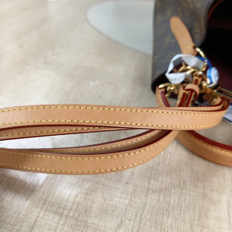 Louis Vuitton Crossbody Bag NÉONOÉ Bucket Bag BB Monogram PVC BB 20 × 13 × 20 cm — detail view 4 of 10