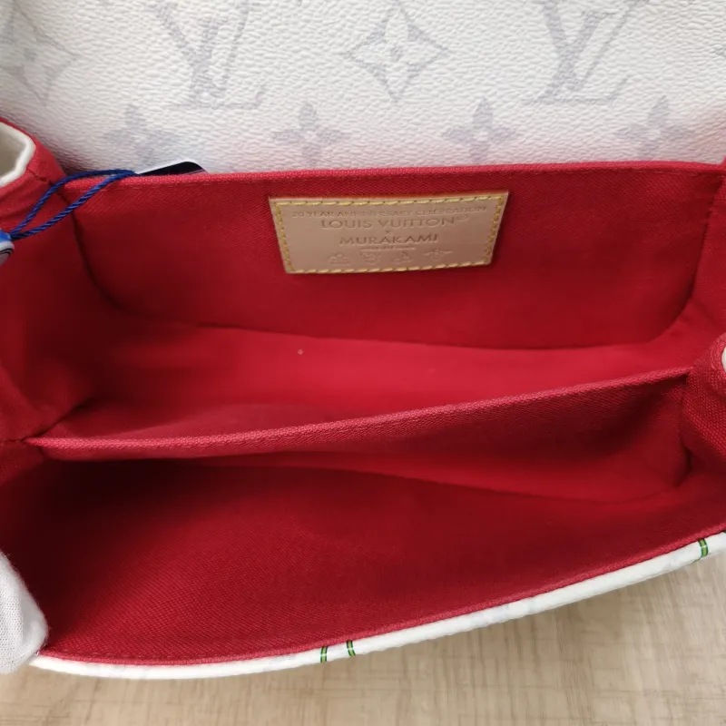 Louis Vuitton Crossbody Bag Pochette Métis East West White · PVC Small21.5 × 6 × 13.5 cm — detail view 3 of 16