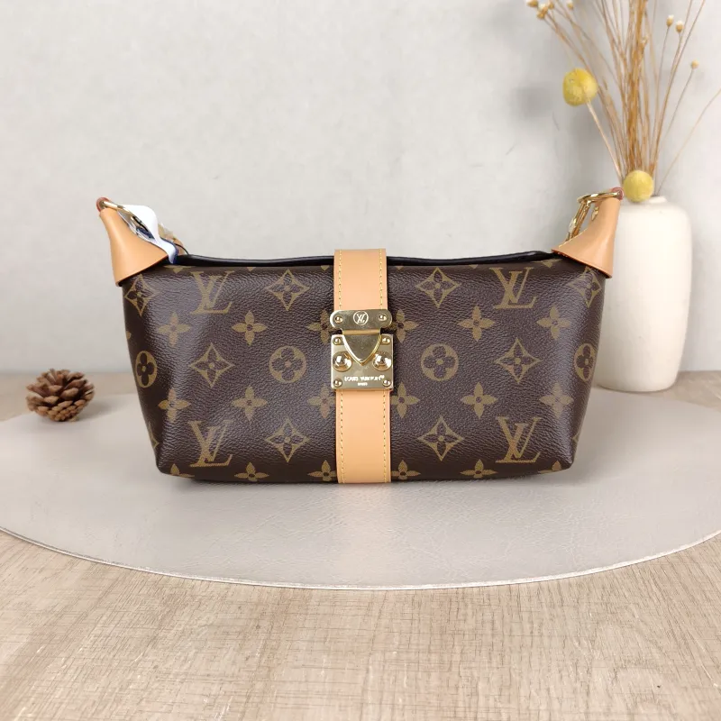 Louis Vuitton Shoulder Bag Pochette Mia Monogram PVC One Size 22 × 8 × 14.5 cm