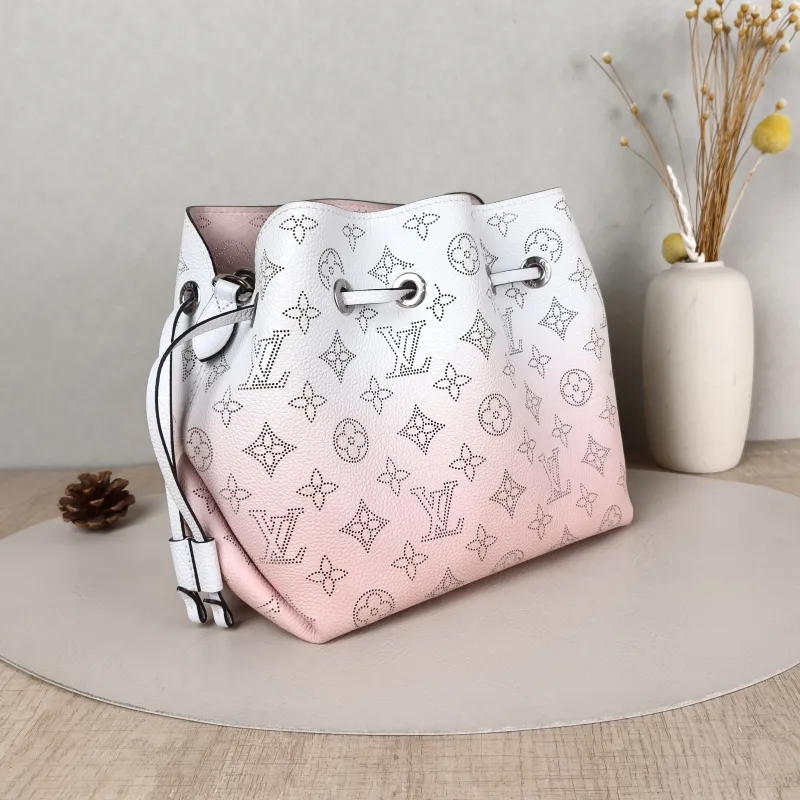Louis Vuitton Crossbody Bag BELLA Calfskin One Size22 × 14 × 19 cm — cover view 3 of 5