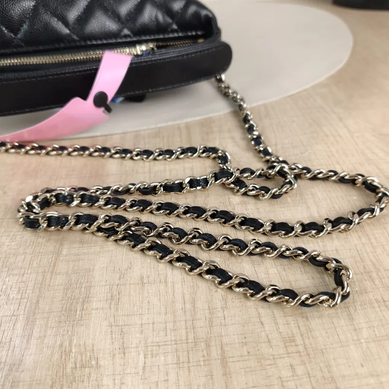 Chanel Crossbody Bag Vanity Case Bag Black Grained Calfskin 20 × 6 × 19 cm — detail view 7 of 10