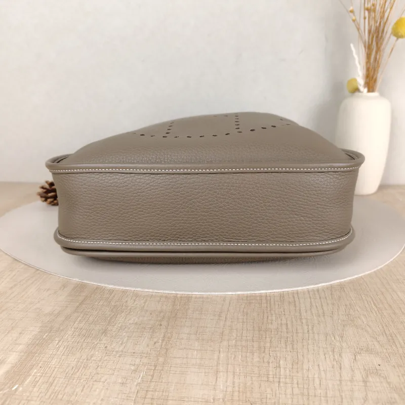 Hermès Crossbody Bag Evelyne 29 29 Taurillon Clemence TC Calfskin Small 29 × 8 × 30 cm W — cover view 3 of 6