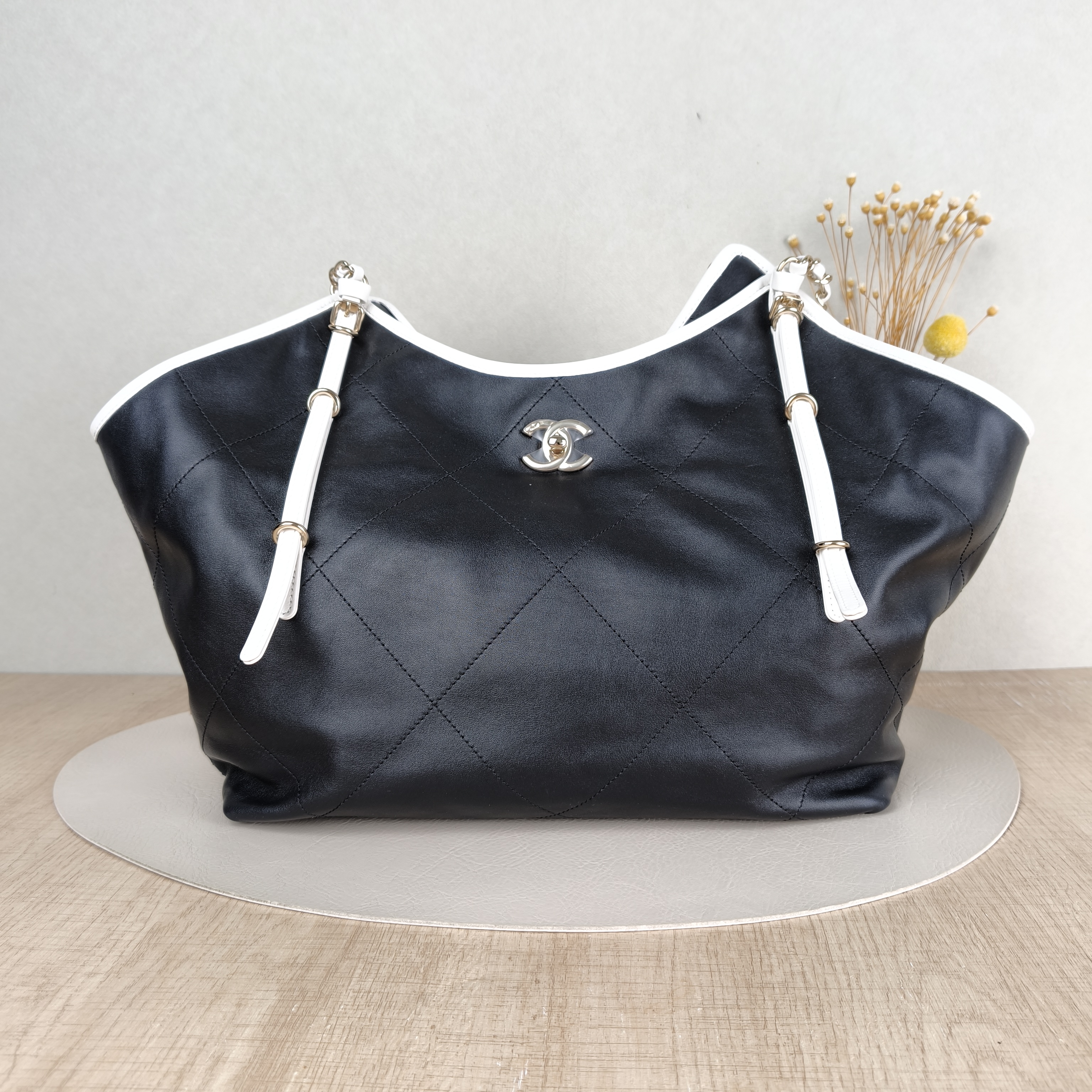 Chanel Shoulder Bag Collection Tote Bag Lambskin One Size30 × 11 × 30 cm