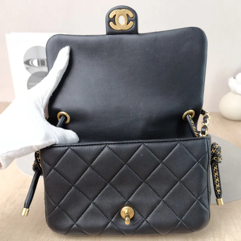 Chanel Crossbody Bag 25c Collection Woven Black Lambskin One Size 21 × 6 × 13 cm — detail view 9 of 12