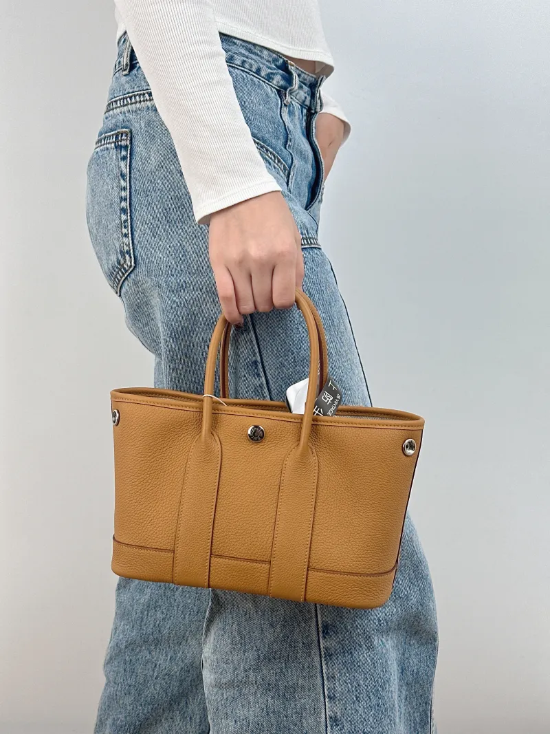 Hermès Top Handle Bag Neo Garden 23 Mini 2S Togo Calfskin Mini 23 × 10 × 16 cm G — on-model view 1 of 2