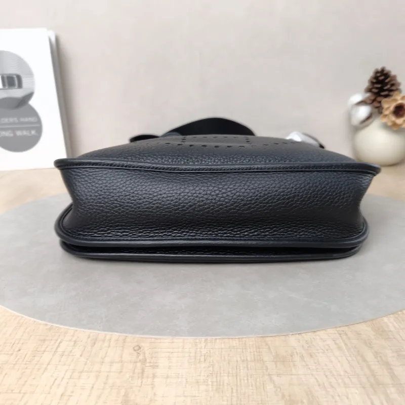 Hermès Crossbody Bag Evelyne 29 29Black Clemence Taurillon TC Calfskin Small29 × 8 × 30 cm — cover view 5 of 6