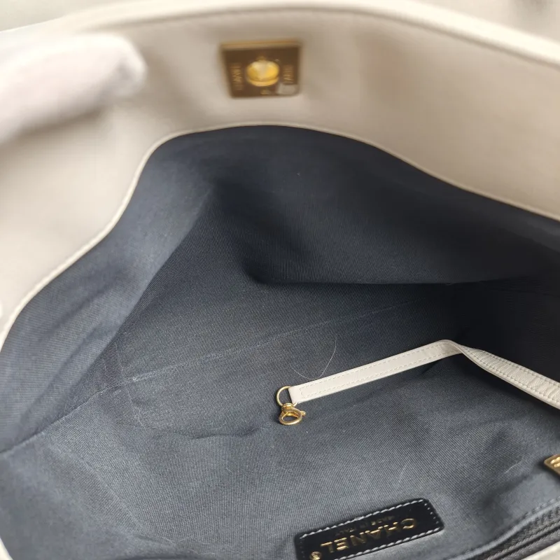Chanel Shoulder Bag Tote Bag White Gold Calfskin One Size 25 × 7 × 24 cm 31 — detail view 5 of 10