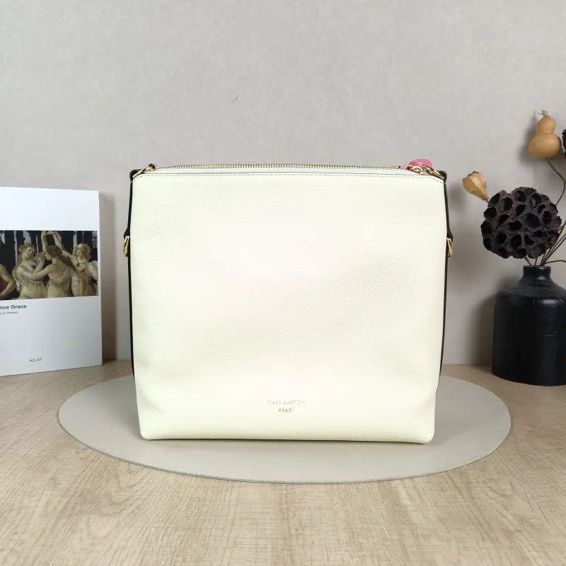 Louis Vuitton Crossbody Bag Multipass Hobo Shoulder Bag White Calfskin One Size30 × 10 × 26 cm