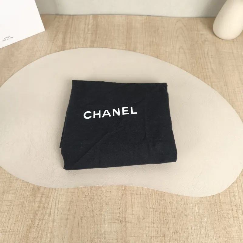 Chanel Crossbody Bag Crossbody Bag Taupe Calfskin One Size20 × 3.5 × 14 cm — detail view 13 of 15