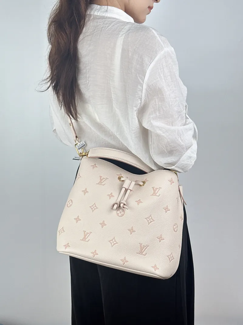 Louis Vuitton Shoulder Bag NÉONOÉ Bucket Bag White Empreinte Embossed Calfskin Medium26 × 17.5 × 26 cm — on-model view 2 of 3