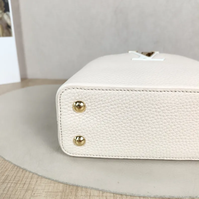 Louis Vuitton Shoulder Bag Capucines Blue White Calfskin Mini 21 × 8 × 14 cm — detail view 5 of 14