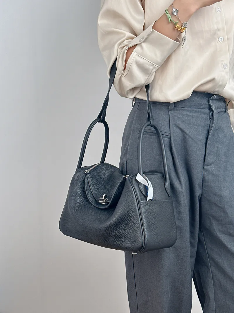 Hermès Crossbody Bag Lindy 26 89Black Taurillon Clemence TC Calfskin Small 26 × 12 × 18 cm B — on-model view 2 of 2