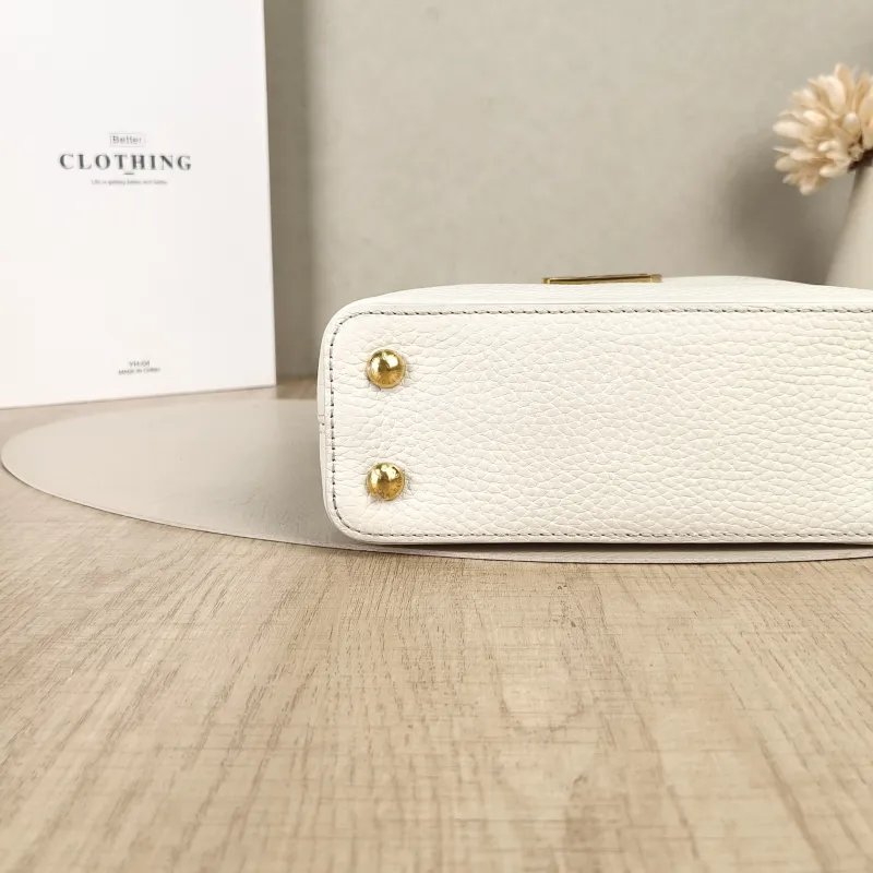 Louis Vuitton Crossbody Bag Capucines White Calfskinmini21 × 8 × 14 cm — detail view 7 of 11
