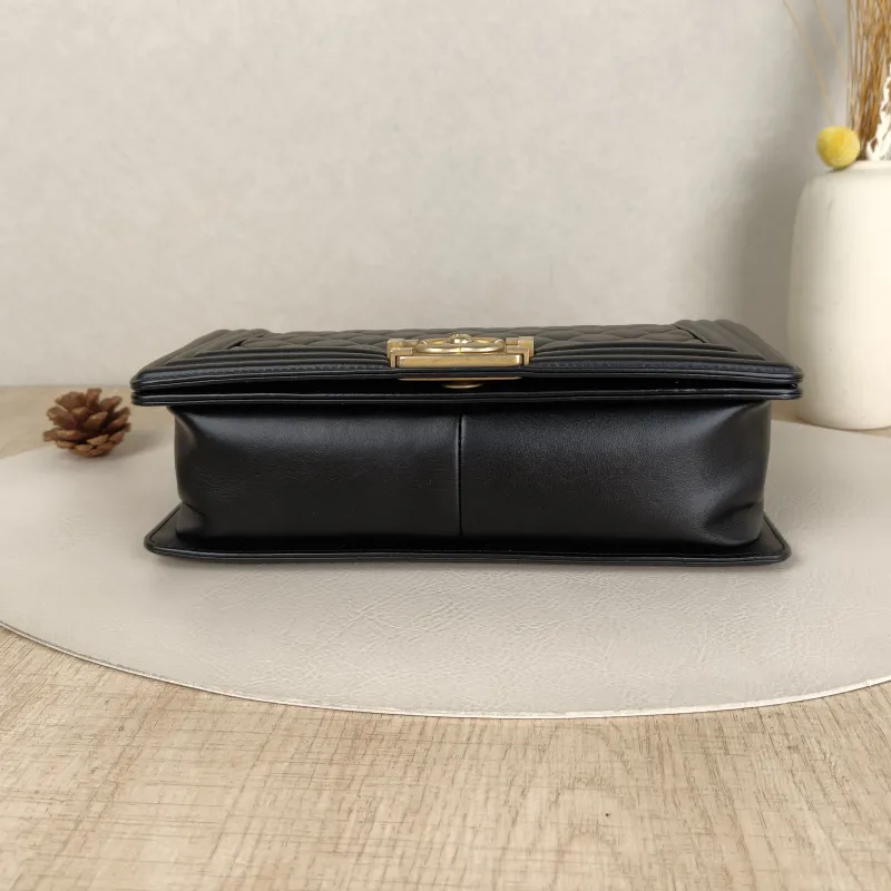Chanel Crossbody Bag Le Boy​Black Calfskin25 × 9 × 15 cm — cover view 2 of 5