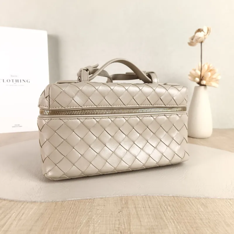 Bottega Veneta Crossbody Bag Bang Bang Cosmetic Bag Grey Lambskin One Size 22 × 6 × 12 cm — cover view 4 of 5