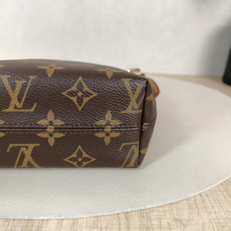 Louis Vuitton Shoulder Bag Pochette Hills Monogram PVC One Size 18.5 × 6.5 × 11 cm — detail view 2 of 10