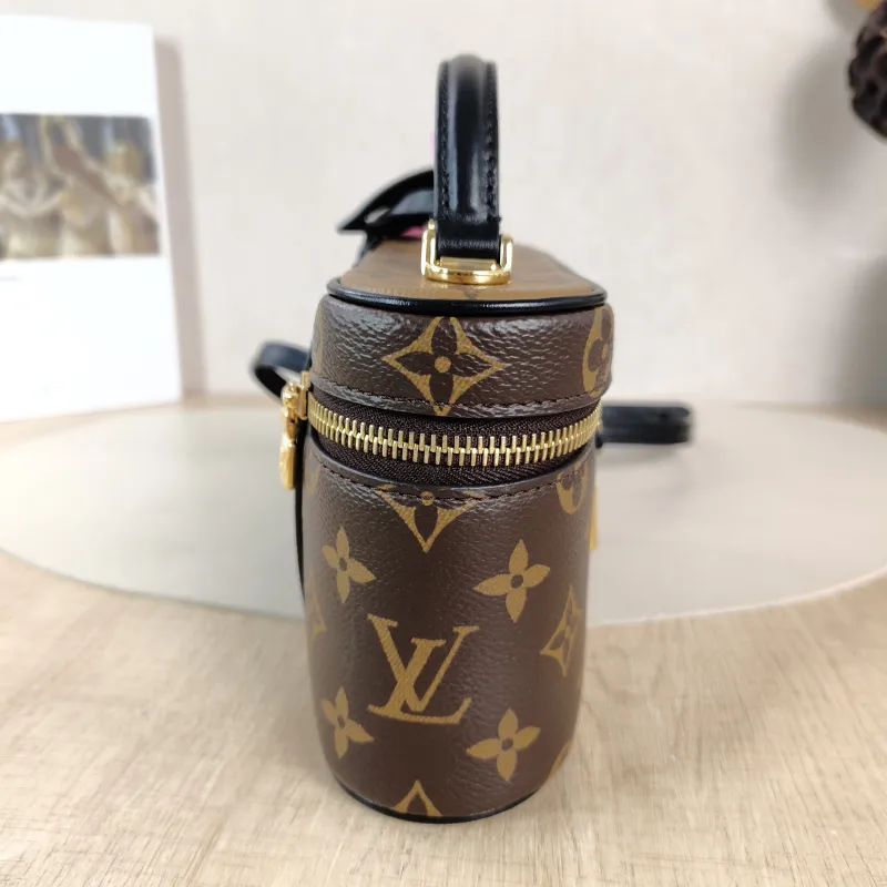 Louis Vuitton Shoulder Bag VANITY POUCH Cosmetic Bag Monogram PVC One Size 19 × 6.5 × 11.5 cm — detail view 3 of 10