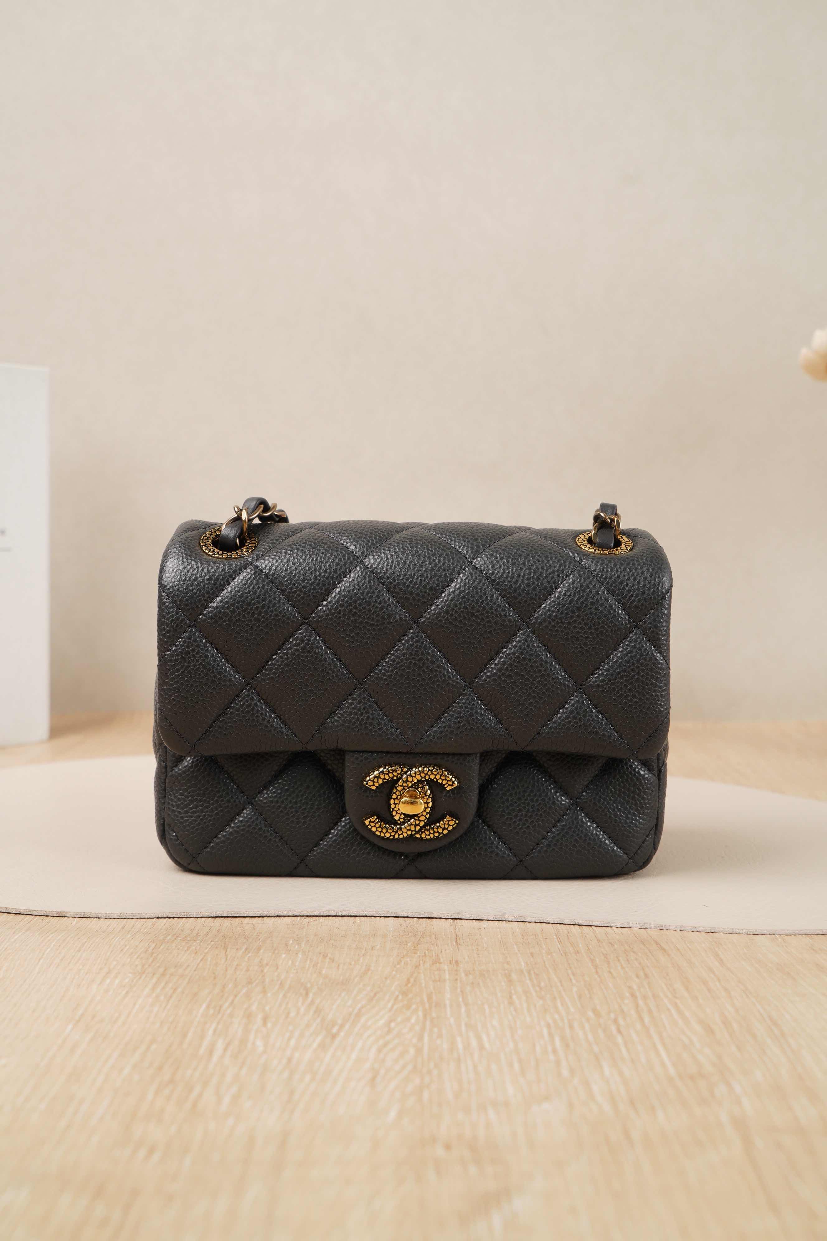 Chanel Shoulder Bag24b logo Grey Grained Calfskinmini19 × 7 × 12 cm