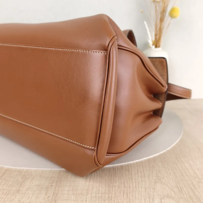 CELINE Shoulder Bag Soft 16Shoulder Bag Caramel Calfskin Medium32 × 15 × 24 cm — detail view 6 of 11