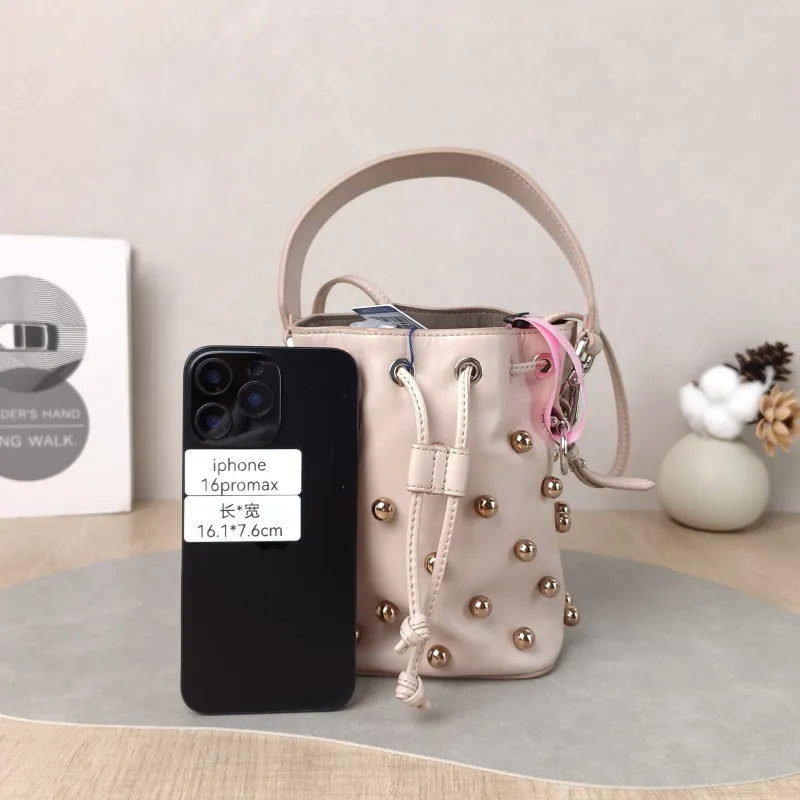 FENDI Crossbody Bag Mon Tresor Bucket Bag Pink Calfskin Mini 12 × 10 × 18 cm — cover view 5 of 5