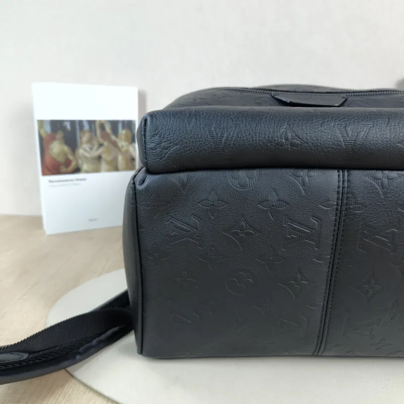 Louis Vuitton Backpack Discovery Backpack Black Calfskin Small 29 × 20 × 38 cm — detail view 8 of 12
