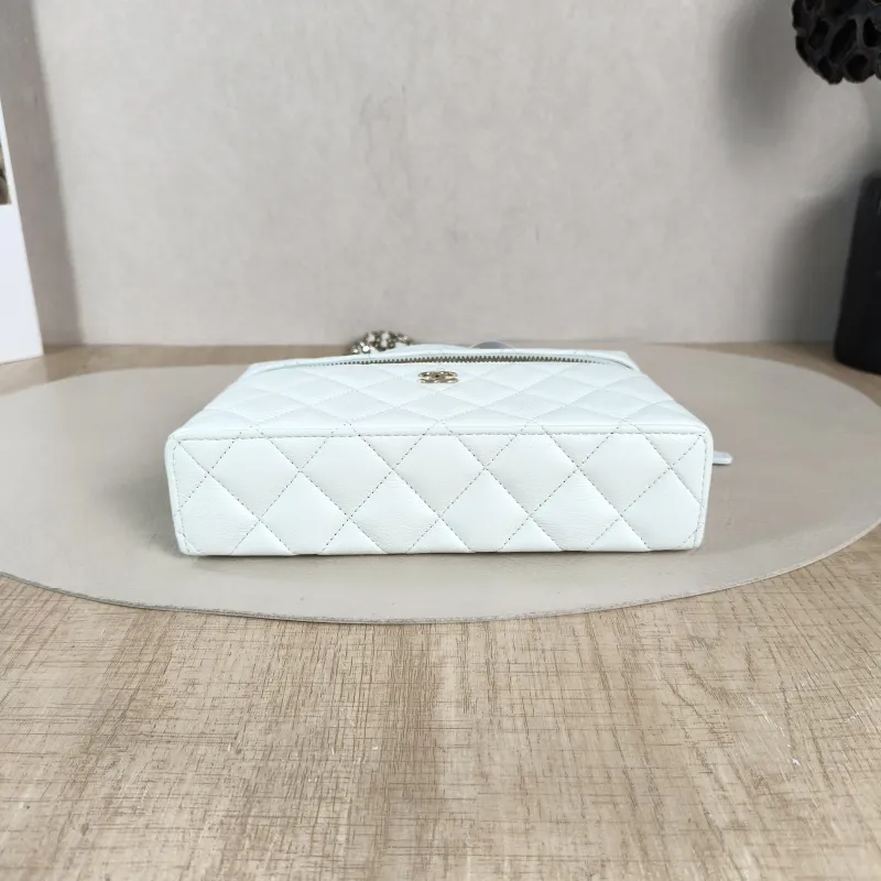 Chanel Crossbody Bag lp Box Bag Top Handle Crossbody Bag Grained Calfskin One Size 19.5 × 5 × 17 cm Conditioned — cover view 3 of 6