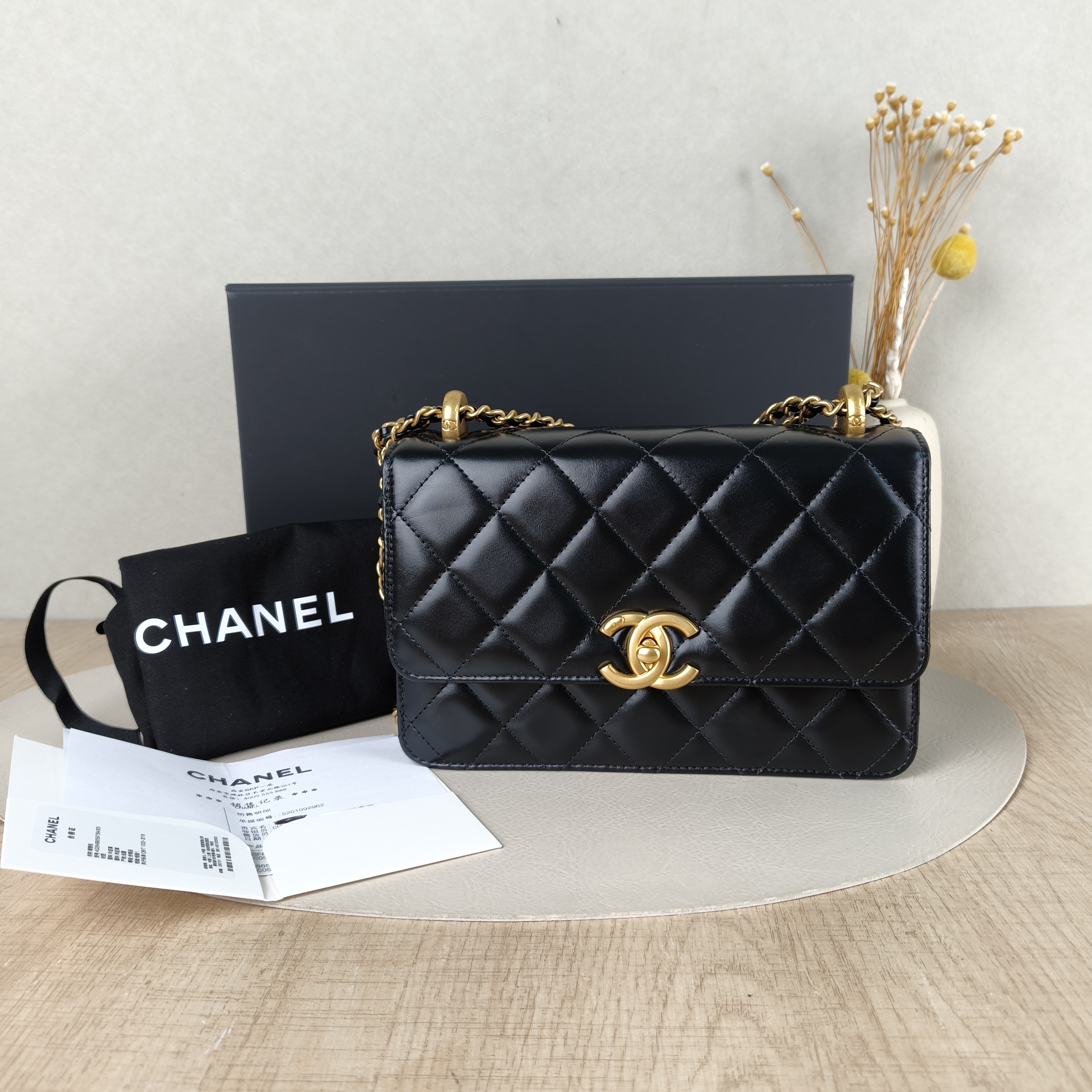 Chanel Crossbody Bag Black Calfskin Medium22 × 8 × 14.5 cm — cover view 4 of 6