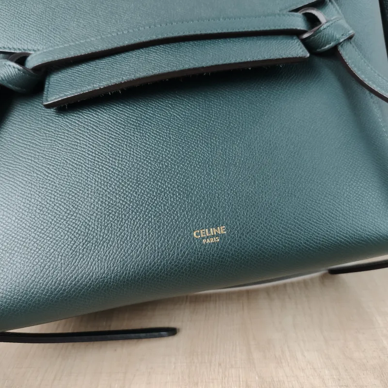 CELINE Shoulder Bag Belt Micro Green Calfskin Medium24 × 13 × 20 cm — detail view 4 of 14
