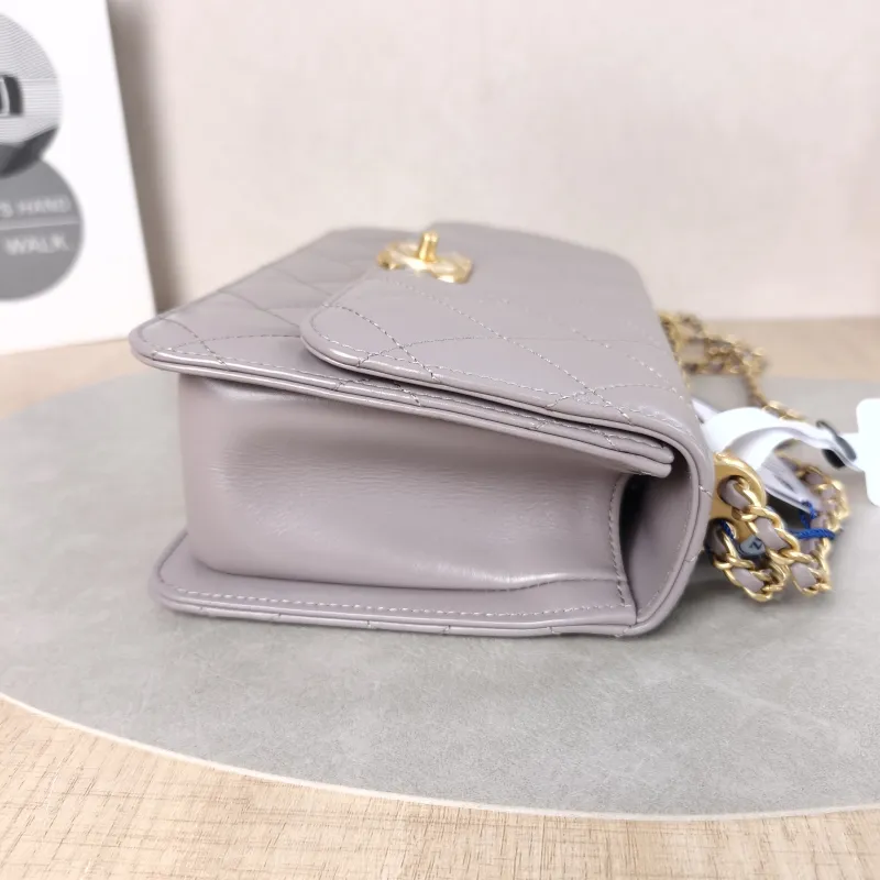 Chanel Crossbody Bag woc Calfskin Medium22 × 8 × 14.5 cm — detail view 10 of 16