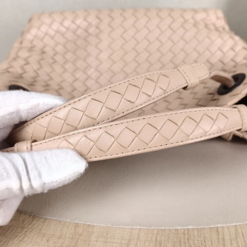 Bottega Veneta Top Handle Bag Woven Top Handle Bag Pink Lambskin One Size 24 × 11 × 20 cm — detail view 5 of 10