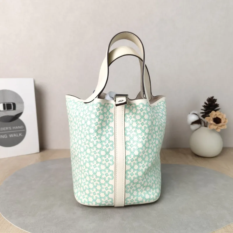 Hermès Top Handle Bag Picotin Lock 18 18 Green Swift Calfskin Small18 × 13 × 18 cm