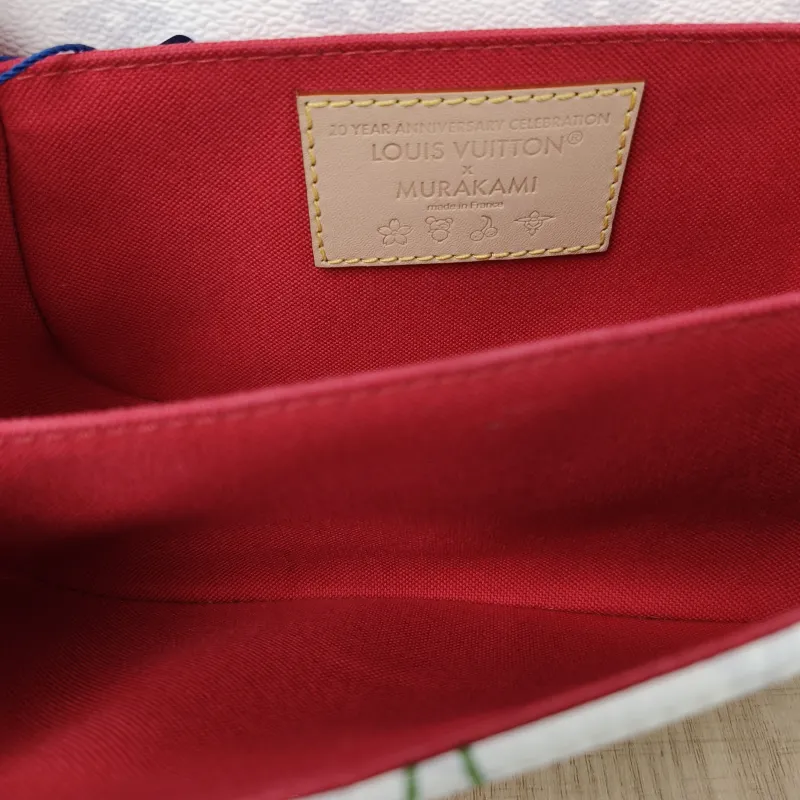 Louis Vuitton Crossbody Bag Pochette Métis East West White · PVC Small21.5 × 6 × 13.5 cm — detail view 11 of 16