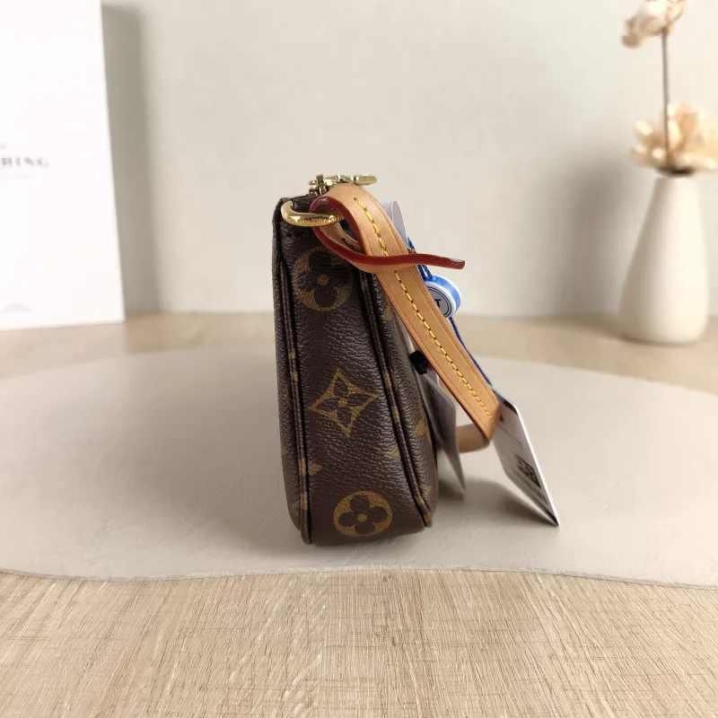 Louis Vuitton Shoulder Bag Pochette Accessoires Two Straps Monogram PVC Large 23.5 × 4 × 13.5 cm — detail view 3 of 9