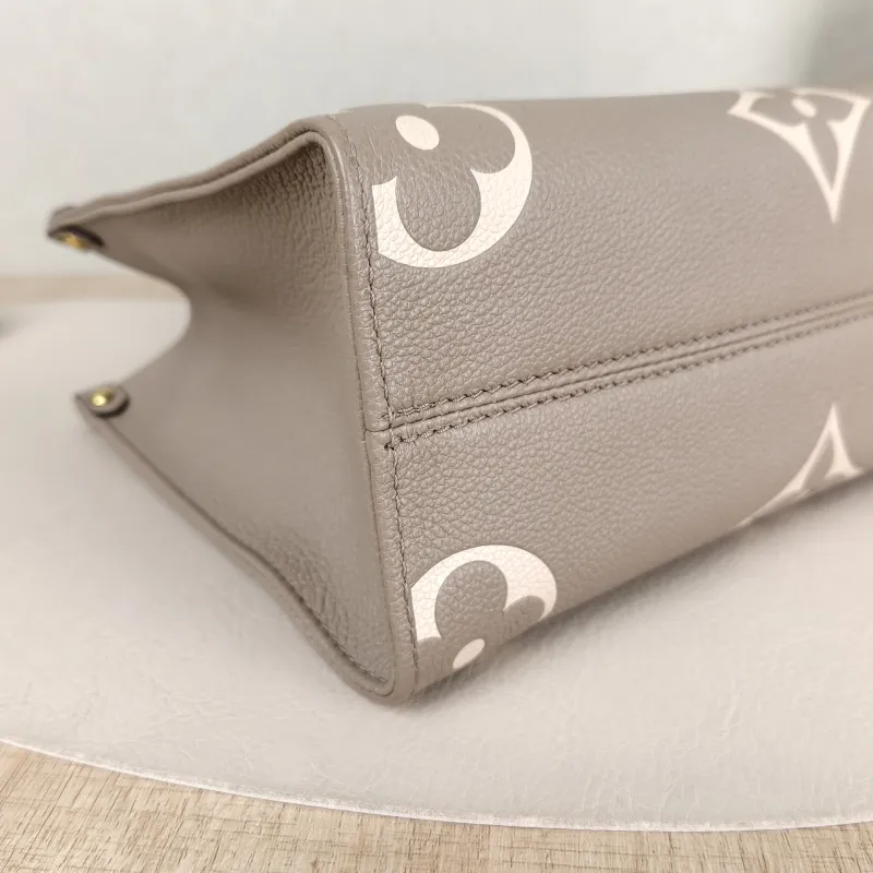 Louis Vuitton Shoulder Bag Onthego · White Monogram Empreinte Embossed Calfskin Small 25 × 11.5 × 19 cm — detail view 7 of 12
