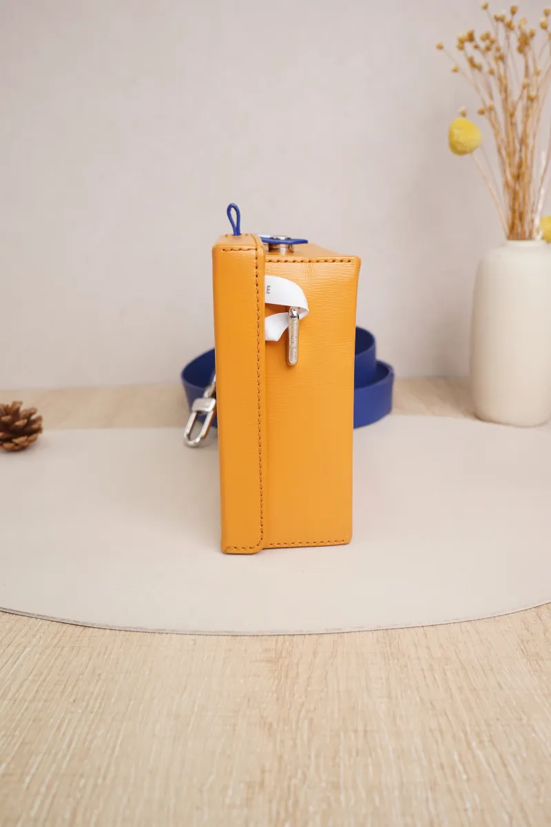 Louis Vuitton Shopper Clutch Yellow Blue Calfskin Microchip Edition · Shoulder Strap · 22.5 × 10.5 × 15 cm — detail view 7 of 16