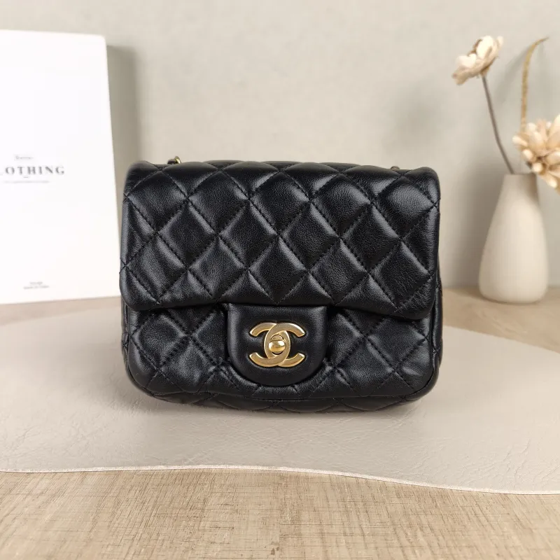 Chanel Crossbody Bag Black Lambskin One Size17 × 8 × 13.5 cm
