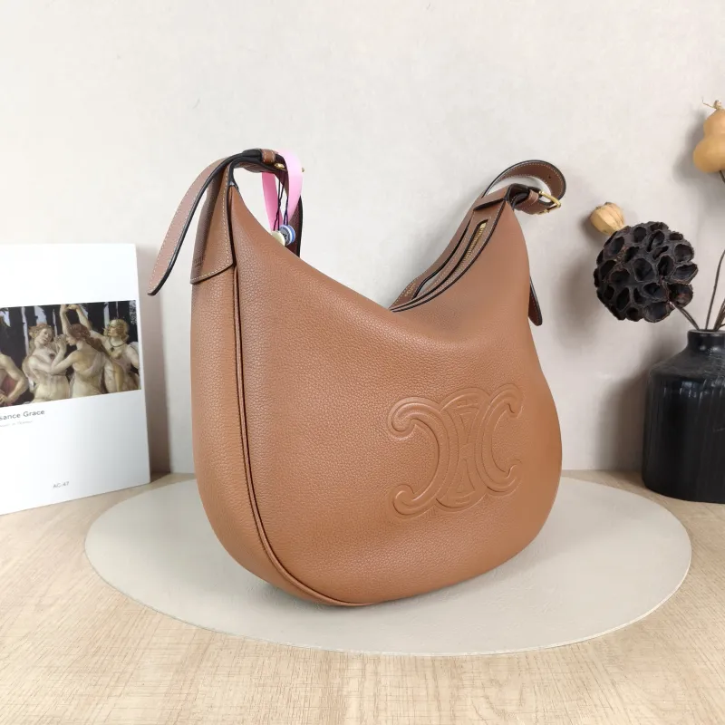 CELINE Shoulder Bag HELOISE TRIOMPHE Calfskin Medium 28.5 × 8 × 30 cm — cover view 4 of 5