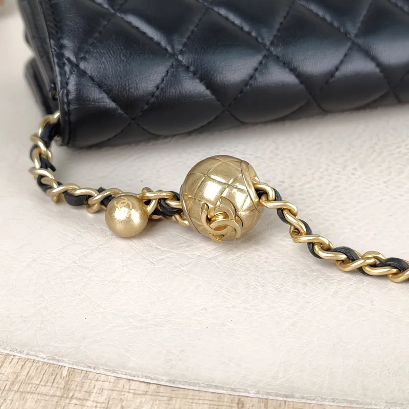 Chanel Crossbody Bag woc Black with Gold-Tone Hardware Lambskin Mini 17 × 5 × 9.5 cm — detail view 8 of 12