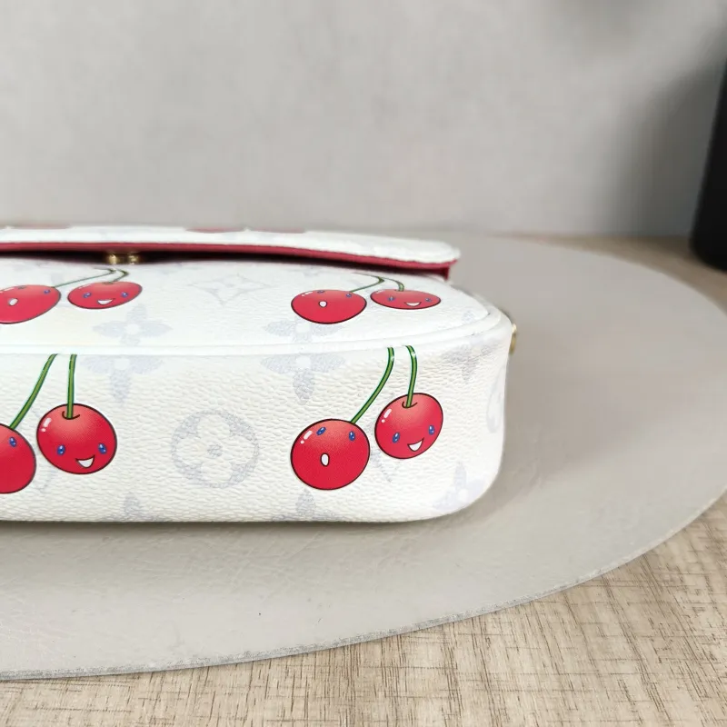 Louis Vuitton Crossbody Bag IVY White · PVC Small 23.5 × 4.3 × 12 cm Conditioned — detail view 2 of 13