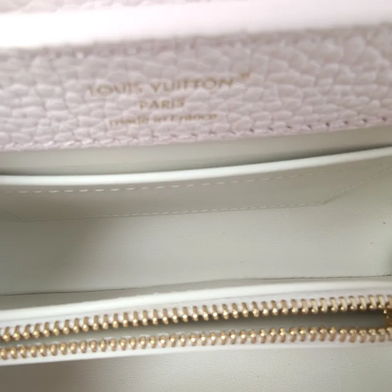 Louis Vuitton Top Handle Bag Capucines East West Pink Calfskinmini22 × 8 × 12 cm — detail view 5 of 12